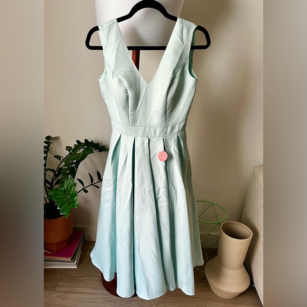 Chi Chi London Vogue V-Neck Midi Dress in Mint